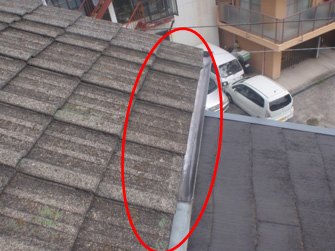 既存の軒樋の傷み具合い 既存の軒樋の傷み具合い